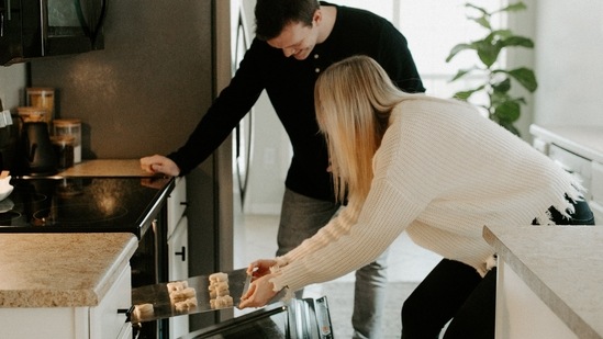 3. Divide work: To overcome the problem that is impacting your relationship, you must split responsibilities. Motivate each other and enjoy your time together while you're on your way to deal with the issue. (Photo by Hannah Busing on Unsplash)