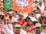 Ved Prakash Gupta of the BJP is leading over his SP rival Tej Narayan alias Pawan Pandey by 656 votes.(PTI)