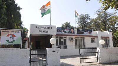 The Congress Bhawan in Chandigarh wearing a deserted look after its poor performance in Punjab assembly elections. (Keshav Singh/HT) The Congress Bhawan in Chandigarh wearing a deserted look after its poor performance in Punjab assembly elections. (Keshav Singh/HT)