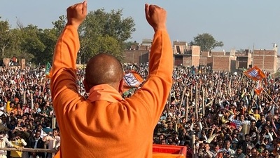 Chief minister Yogi Adityanath addressing a gathering. (HT PHOTO)