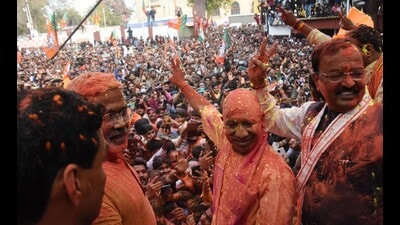 Amid the deafening tunes of drums with party workers dancing, senior leaders including chief minister Yogi Adityanath, deputy chief ministers Dinesh Sharma and Keshav Prasad Maurya along with state party chief Swatantra Dev arrived at the party office in the evening (Deepak Gupta)