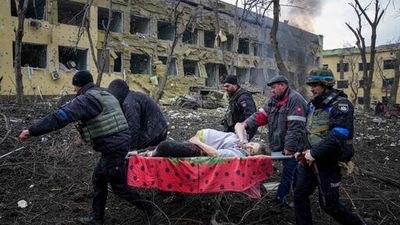 Ukrainian emergency employees and volunteers carry an injured pregnant woman from a maternity hospital that was damaged by shelling in Mariupol, Ukraine, Wednesday, March 9, 2022. (AP Photo/Evgeniy Maloletka) Ukrainian emergency employees and volunteers carry an injured pregnant woman from a maternity hospital that was damaged by shelling in Mariupol, Ukraine, Wednesday, March 9, 2022. (AP Photo/Evgeniy Maloletka)