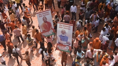 Bharatiya Janata Party (BJP) workers dance and celebrate with saffron-coloured gulal. (HT Photo/Deepak Gupta) Bharatiya Janata Party (BJP) workers dance and celebrate with saffron-coloured gulal. (HT Photo/Deepak Gupta)