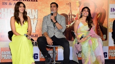 Kriti Sanon, Akshay Kumar and Jacqueline Fernandez at Bachchhan Paandey event. (Varinder Chawla) Kriti Sanon, Akshay Kumar and Jacqueline Fernandez at Bachchhan Paandey event. (Varinder Chawla)