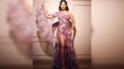 Nushrratt Bharuccha stands straight, looks straight into the lens and strikes a million-dollar pose for the camera. (Instagram/@nushrrattbharuccha) Nushrratt Bharuccha stands straight, looks straight into the lens and strikes a million-dollar pose for the camera. (Instagram/@nushrrattbharuccha)