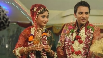Sara Khan and Ali Merchant got married on Bigg Boss 4.