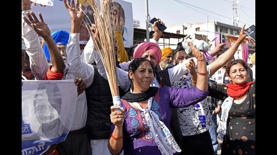 Aam Aadmi Party (AAP) supporters celebrate after their party's win in the Punjab assembly elections, Amritsar, March 10, 2022 (AFP) Aam Aadmi Party (AAP) supporters celebrate after their party's win in the Punjab assembly elections, Amritsar, March 10, 2022 (AFP)