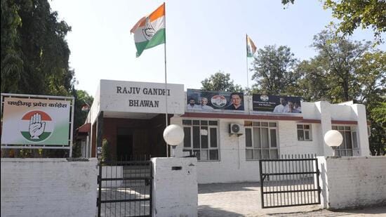 The Congress Bhawan in Chandigarh wearing a deserted look after its poor performance in Punjab assembly elections. (Keshav Singh/HT)