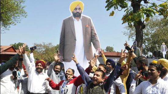 Aam Aadmi Party supporters celebrating the AAP’s performance in the Punjab assembly elections in Chandigarh on Thursday. (Keshav Singh/HT)