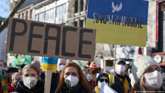 Protests worldwide have been calling for peace (Oliver Berg/dpa/picture alliance )