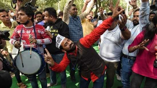 Aam Aadmi Party (AAP) supporters celebrate in Punjab as early trends from the counting of votes by the Election Commission indicated a sweep for party in the state.(HT Photo/Sanchit Khanna)