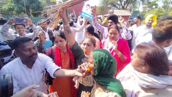 As the trends started showing a clear lead to Aam Aadmi Party (AAP), which made an impact in all the three regions (Malwa, Majha and Doaba), party workers burst into celebrations.(HT Photo/Keshav Singh)