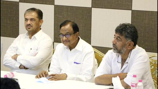 Congress leaders P Chidambaram and D K Shivakumar at a meeting with Congress candidates. (PTI)