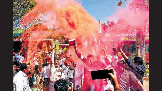 AAP supporters in a jubilant mood outside the party’s Punjab headquarters in Sector 39, Chandigarh, after the election results were announced on Thursday. (Keshav SIngh/HT) AAP supporters in a jubilant mood outside the party’s Punjab headquarters in Sector 39, Chandigarh, after the election results were announced on Thursday. (Keshav SIngh/HT)