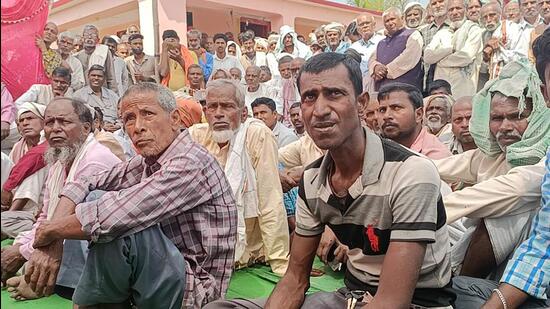 Farmers at a protest site. (HT PHOTO)