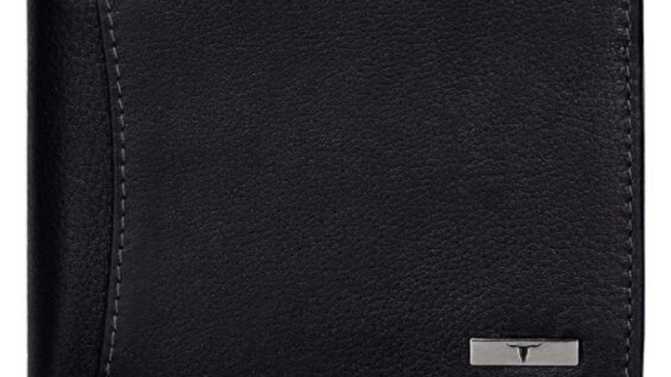 Be it as utility item or a gift, leather wallets never fail to impress men