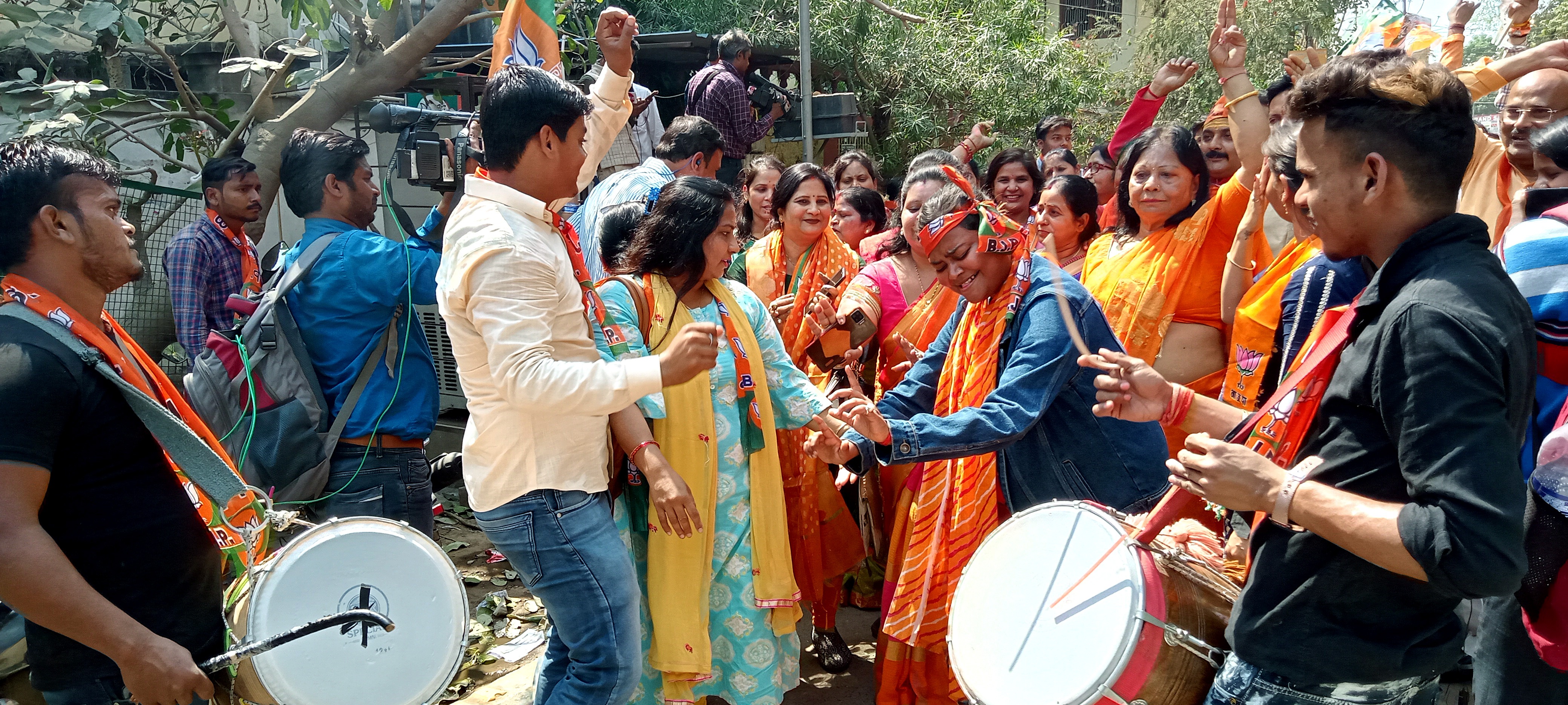 Bharatiya Janata Party (BJP) supporters celebrate party's lead in the Uttar Pradesh Assembly Election, at Gulab Bagh Sigra, in Varanasi on March 10, 2022. (ANI Photo) Bharatiya Janata Party (BJP) supporters celebrate party's lead in the Uttar Pradesh Assembly Election, at Gulab Bagh Sigra, in Varanasi on March 10, 2022. (ANI Photo)