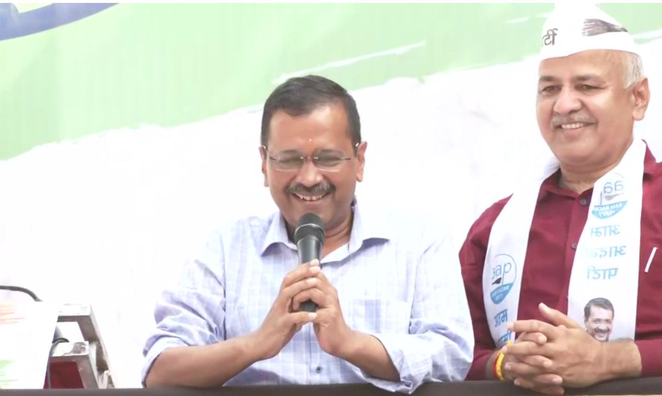 AAP supremo and Delhi chief minister Arvind Kejriwal (L) along with deputy chief minister of the the national capital address a gathering Punjab after their party made a clean sweep in the border state on Thursday, March 10, 2022. (ANI Photo)