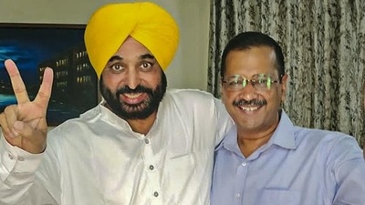 Punjab CM-elect Bhagwant Mann with AAP national convenor Arvind Kejriwal after the party's win in Punjab. (Twitter) (HT_PRINT) Punjab CM-elect Bhagwant Mann with AAP national convenor Arvind Kejriwal after the party's win in Punjab. (Twitter) (HT_PRINT)