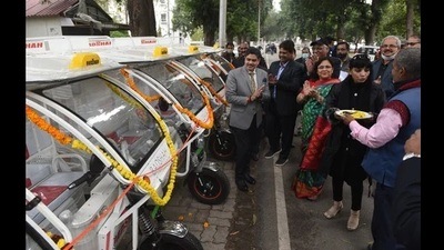 Lucknow University (LU) VC Prof Alok Kumar Rai dedicating the e-rickshaws to students for better mobility on the main campus in December 2021. (Deepak Gupta/HT file photo) Lucknow University (LU) VC Prof Alok Kumar Rai dedicating the e-rickshaws to students for better mobility on the main campus in December 2021. (Deepak Gupta/HT file photo)