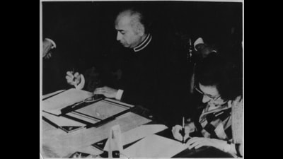 The prime minister, Indira Gandhi and the president of Pakistan, Zulfikar Ali Bhutto signing the historic Shimla Agreement on bilateral relations on 03 July, 1972 . (HT Archive) The prime minister, Indira Gandhi and the president of Pakistan, Zulfikar Ali Bhutto signing the historic Shimla Agreement on bilateral relations on 03 July, 1972 . (HT Archive)