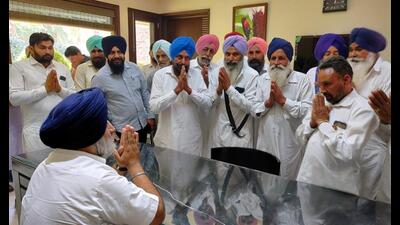 SAD president Sukhbir Singh Badal meeting party workers at Badal village in Muktsar on Friday. (Sanjeev Kumar/HT) SAD president Sukhbir Singh Badal meeting party workers at Badal village in Muktsar on Friday. (Sanjeev Kumar/HT)