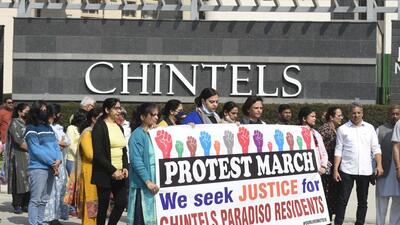 Residents of Chintels Paradiso take part in a protest to demand a CBI investigation into the roof collapse incident. (Parveen Kumar/HT PHOTO) Residents of Chintels Paradiso take part in a protest to demand a CBI investigation into the roof collapse incident. (Parveen Kumar/HT PHOTO)