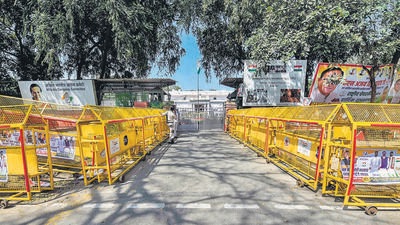 A deserted view of the Congress headquarters during the counting of votes, in New Delhi on Thursday. (PTI) A deserted view of the Congress headquarters during the counting of votes, in New Delhi on Thursday. (PTI)
