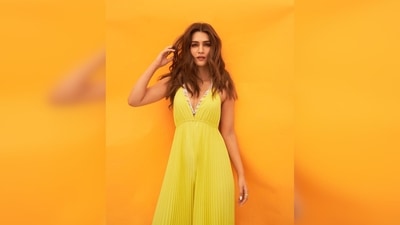The dress featured an open back supported with strings and a plunging neckline. (Instagram/@sukritigrover) The dress featured an open back supported with strings and a plunging neckline. (Instagram/@sukritigrover)