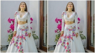 Anusha's blouse came with midriff-baring details and multicolour floral embroidery patterns near the shoulders. Anusha's skirt also featured multicolour floral patterns in a fall from the waist to the feet. (Instagram/@vjanusha)