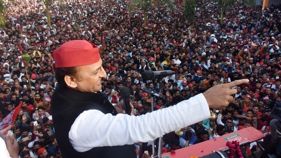 Akhilesh Yadav at an election campaign rally. (HT FILE PHOTO)(HT_PRINT) Akhilesh Yadav at an election campaign rally. (HT FILE PHOTO)(HT_PRINT)