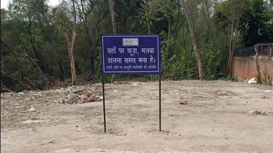 Boards warning people against dumping of waste have been put up at 48 garbage vulnerable points in Chandigarh. (HT Photo)