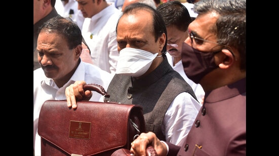 The debt stock of the state increased to ₹ 6.50 lakh crore in FY 22-23 from ₹ 4.51 lakh crore in FY 19-20 — a difference of ₹ 1.99 lakh crore. (Anshuman Poyrekar/HT PHOTO)