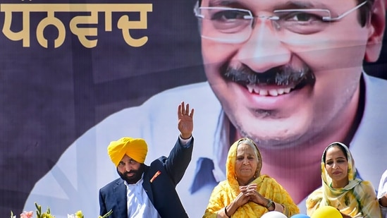 AAP's Punjab CM candidate Bhagwant Mann waves at supporters during a rally to celebrate the party's win in Assembly polls, at Dhuri, in Sangrur.(PTI)