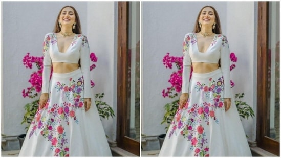 Anusha's blouse came with midriff-baring details and multicolour floral embroidery patterns near the shoulders. Anusha's skirt also featured multicolour floral patterns in a fall from the waist to the feet.(Instagram/@vjanusha)