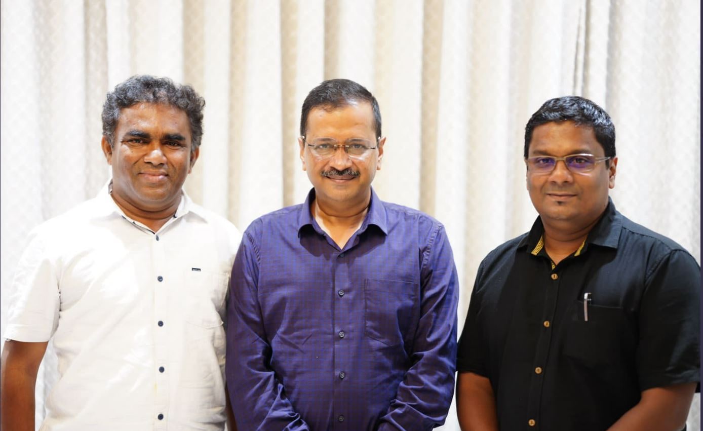 AAP supremo and Delhi chief minister Arvind Kejriwal (centre) meets his party's MLAs from Goa on Friday, March 11, 2022. (Arvind Kejriwal/Twitter)