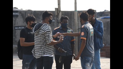 As per the health department official, active cases would decline to about 500 by next month and active infections in Mumbai, which was 347 on Saturday, could drop to 100 by next month. (VIJAY BATE/HT PHOTO) As per the health department official, active cases would decline to about 500 by next month and active infections in Mumbai, which was 347 on Saturday, could drop to 100 by next month. (VIJAY BATE/HT PHOTO)