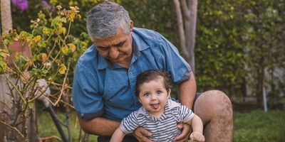 Study reveals when paternal grandparents' support for grandchildren may decrease&nbsp; (Photo by Alvaro Reyes on Unsplash)