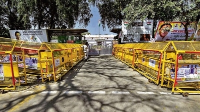 A deserted view of the Congress headquarters after the party’s drubbing in recent assembly polls. (PTI)