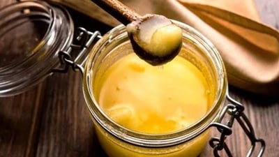 Get fat-adapted: Increase fats and reduce carbs in your diet to manage the blood sugar spikes. But before you do this, make sure your body is able to digest fats well. (Shutterstock) Get fat-adapted: Increase fats and reduce carbs in your diet to manage the blood sugar spikes. But before you do this, make sure your body is able to digest fats well. (Shutterstock)