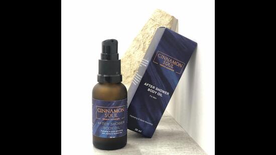 The Jojoba and Apricot based body oil by CINNAMON SOUL is hydrating and especially useful for men with dry or mature skin