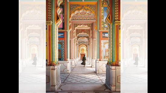 Vibrant walkways in the Jawahar Circle garden (del Newma/AlamyStock)