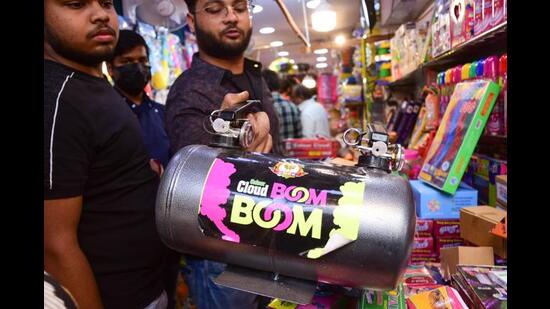 Splash your loved ones with fragrant gulal with these colour bombs priced at ₹1,250 per cylinder. (Photo: Manish Rajput/HT)