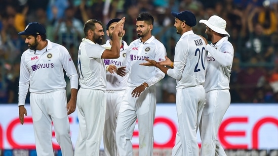 India's Mohd. Shami celebrates the wicket of Sri Lanka's Dimuth Karunaratne during the first day of 2nd test cricket match between India and Sri Lanka at Chinnaswamy Stadium, in Bengaluru, Saturday, March 12, 2022(PTI)