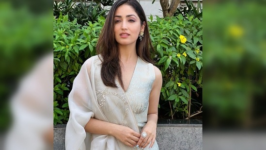Yami Gautam opted for soft glam makeup to complement her subtle look and wore minimal jewellery.(Instagram/@yamigautam)