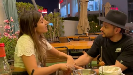 Soha Ali Khan shared a video of Kunal Kemmu and Simone Khambatta arguing to pay the bill.