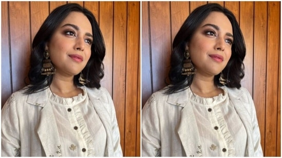 In contrasting gold and white jhumkas from the house of Apala by Sumit, Swara accessorised her look to perfection.(Instagram/@reallyswara)