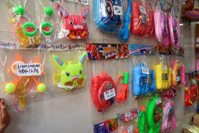 Make Holi fun for your kids with these funky glasses available at ₹480 for a set of 12 pieces (Photo: Manish Rajput/HT) Make Holi fun for your kids with these funky glasses available at ₹480 for a set of 12 pieces (Photo: Manish Rajput/HT)