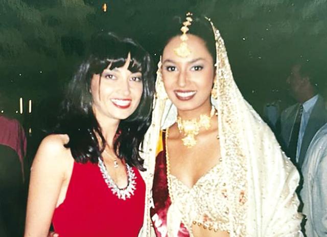 Kashmera representing India at the Ms Tourism International in Turkey in 1995, where she won the best National Costume award