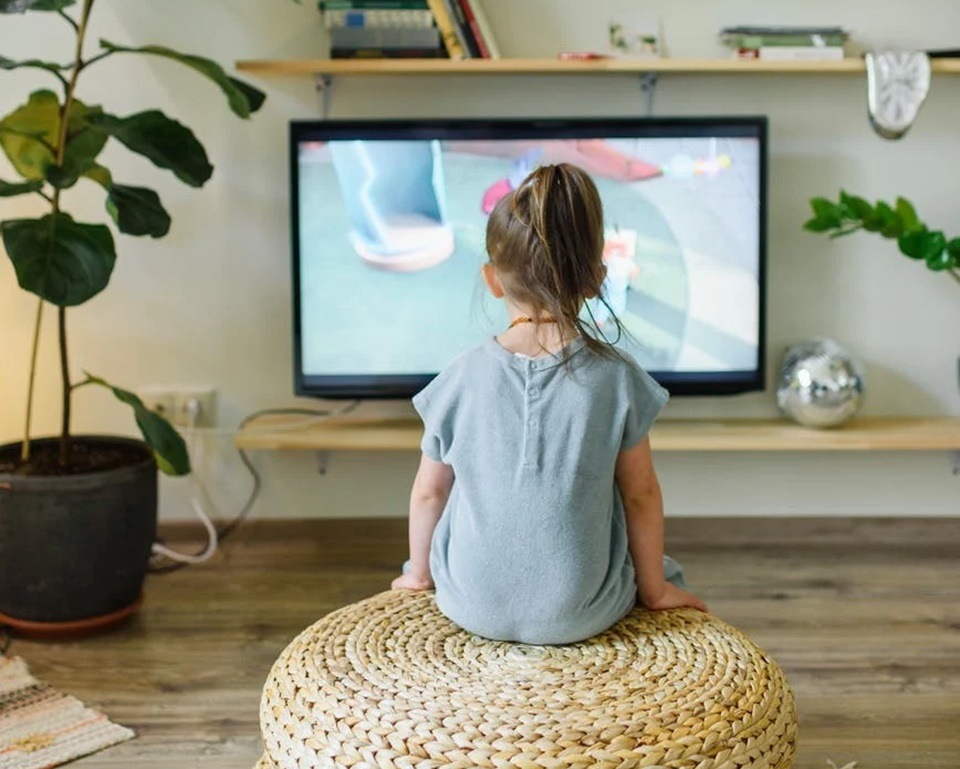 In Canada, 89 per cent of parents admitted their children were exceeding the two-hour daily guidelines set by the country's health authorities. (Pexels)